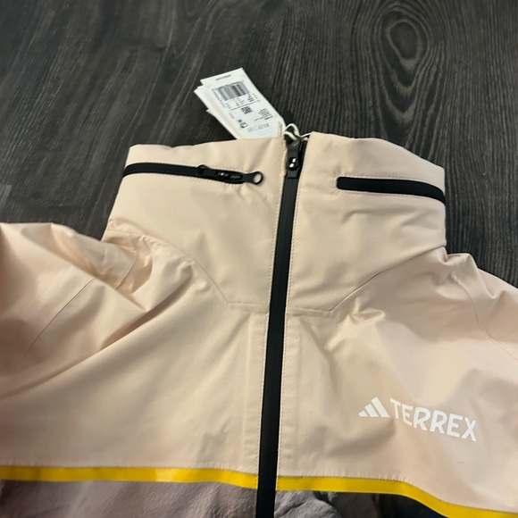 Adidas x National Geographic RAIN.RDY Jacket - Picture 6 of 8